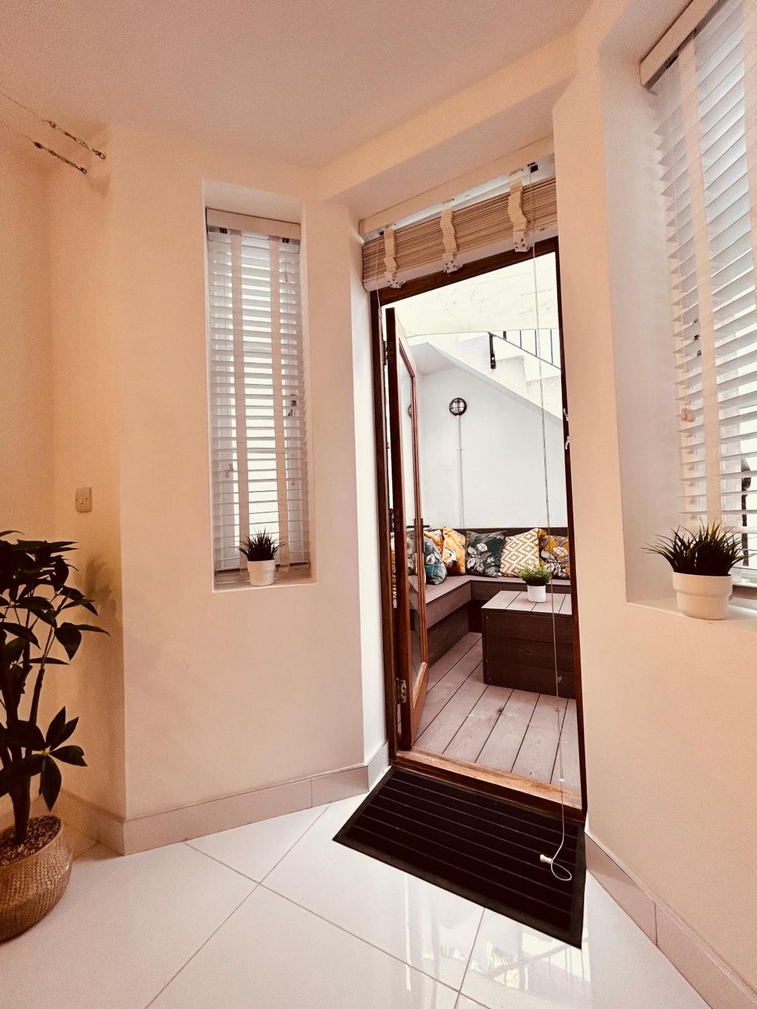 Apartment Stunning Spacious B.apt. Slps.4
