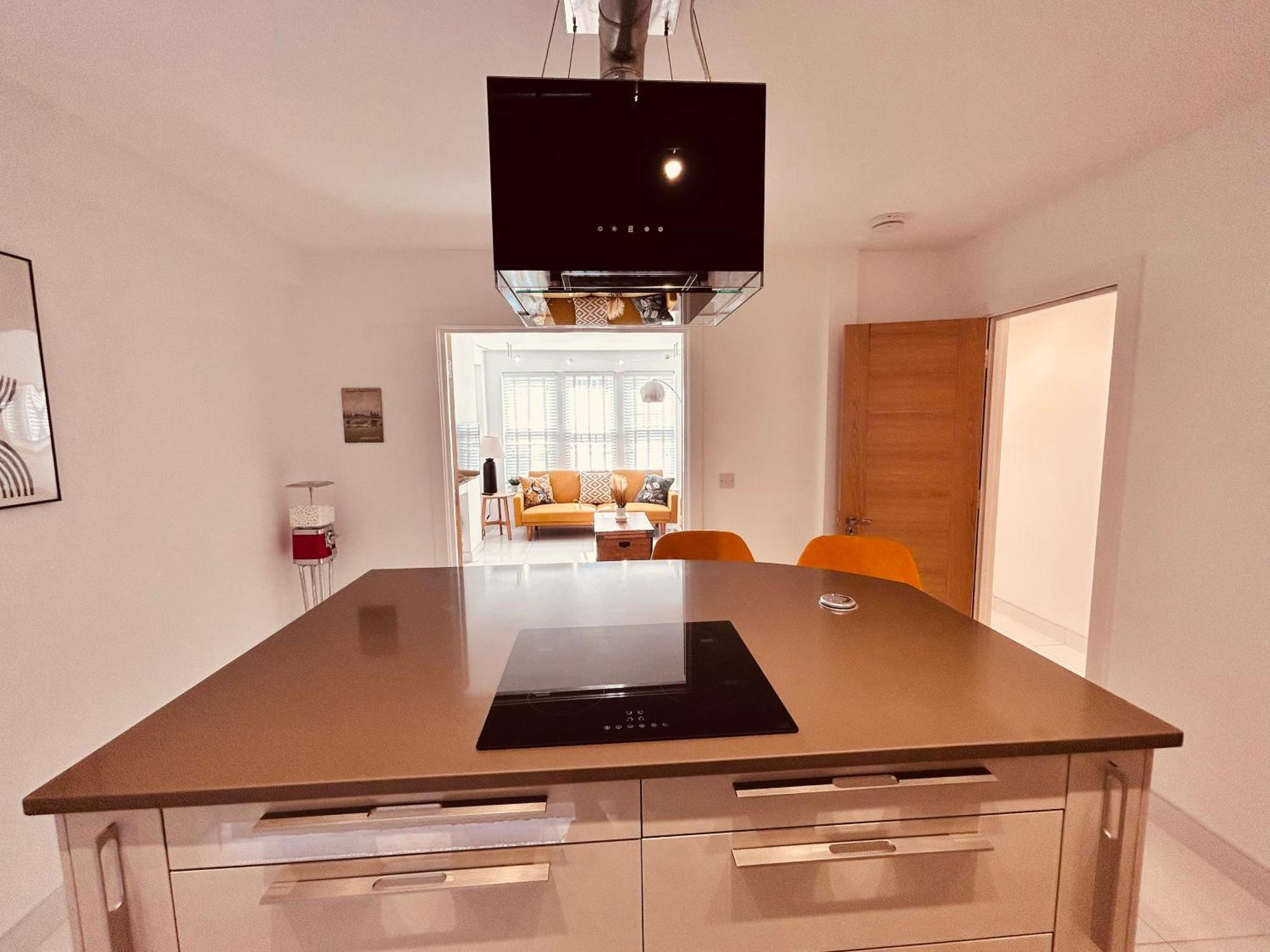 Stunning Spacious B.apt. Slps.4 London