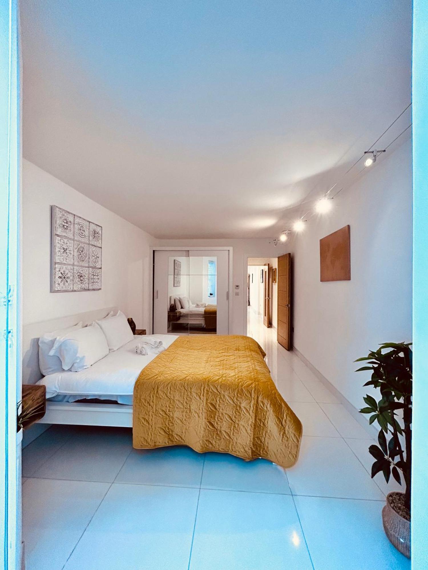Stunning Spacious B.apt. Slps.4 London