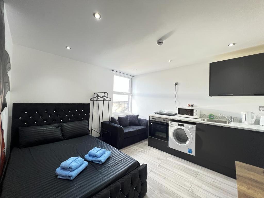Studio Apartment *