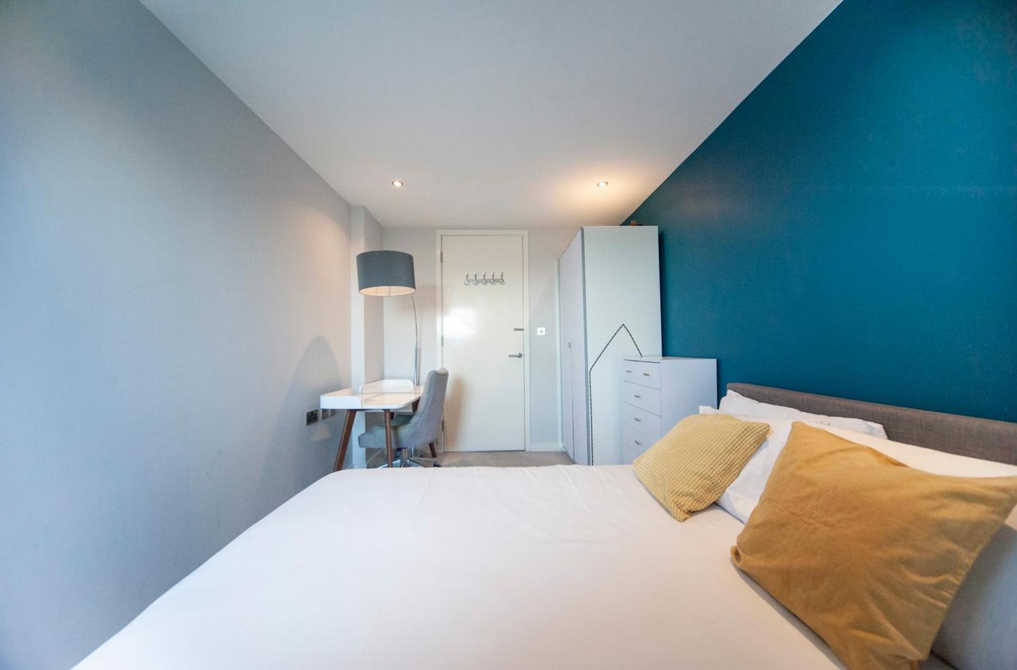 Apartment Floor - 2 Bed/2 Bath + Private Balcony *