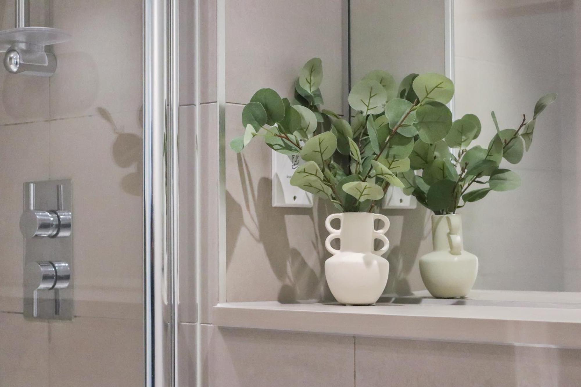 Centrally Located - Modern - 2bed - 2bath Londen