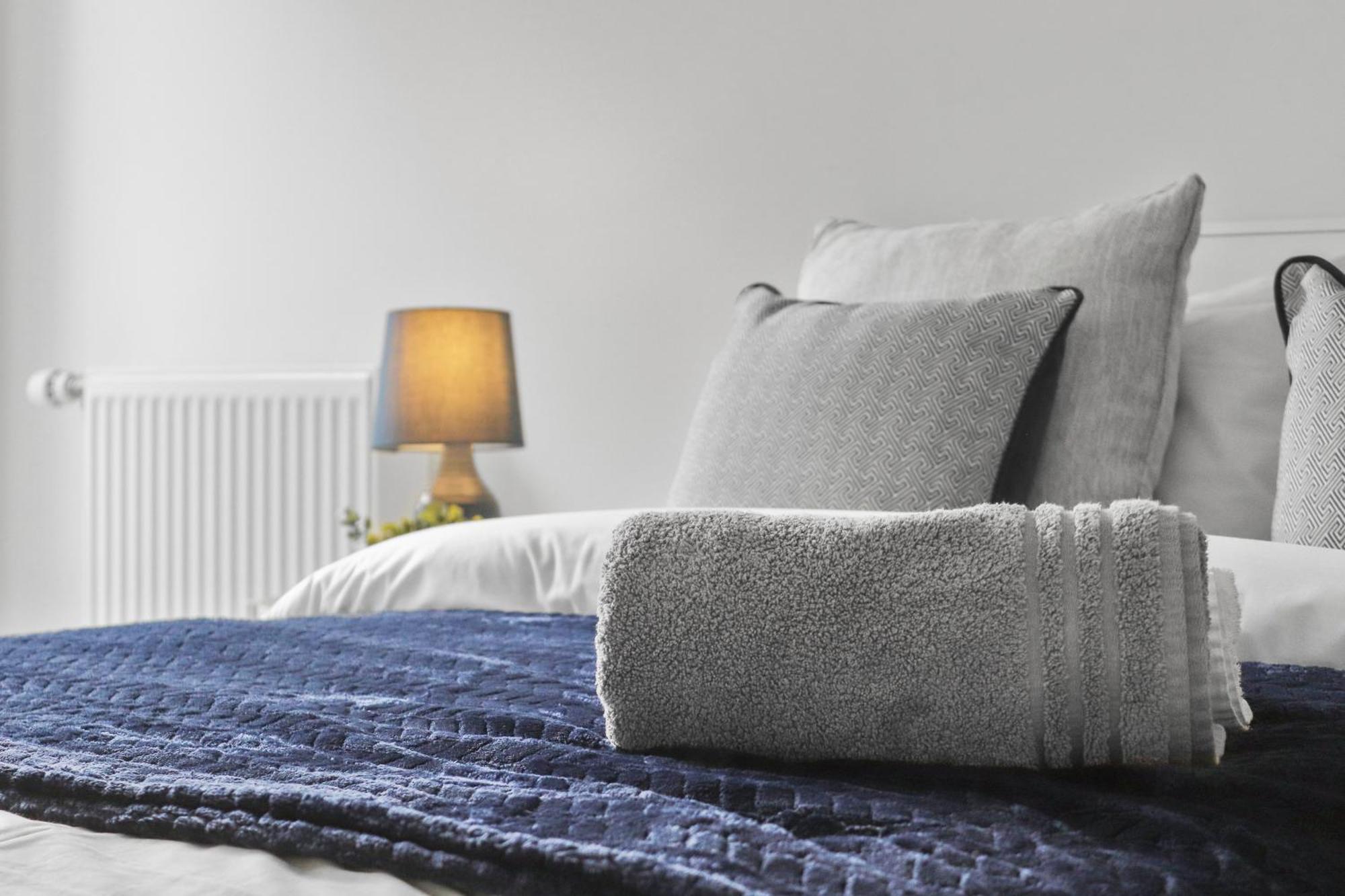 Centrally Located - Modern - 2bed - 2bath * Londen