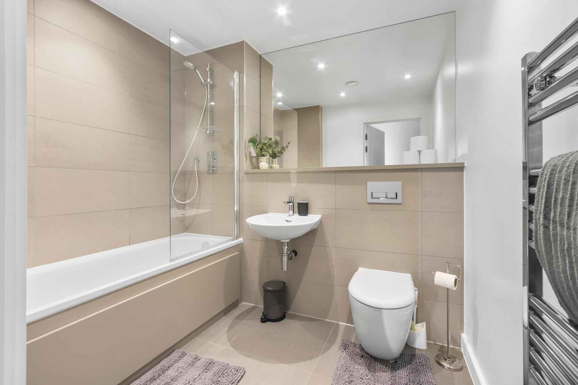 Appartement Centrally Located - Modern - 2bed - 2bath *