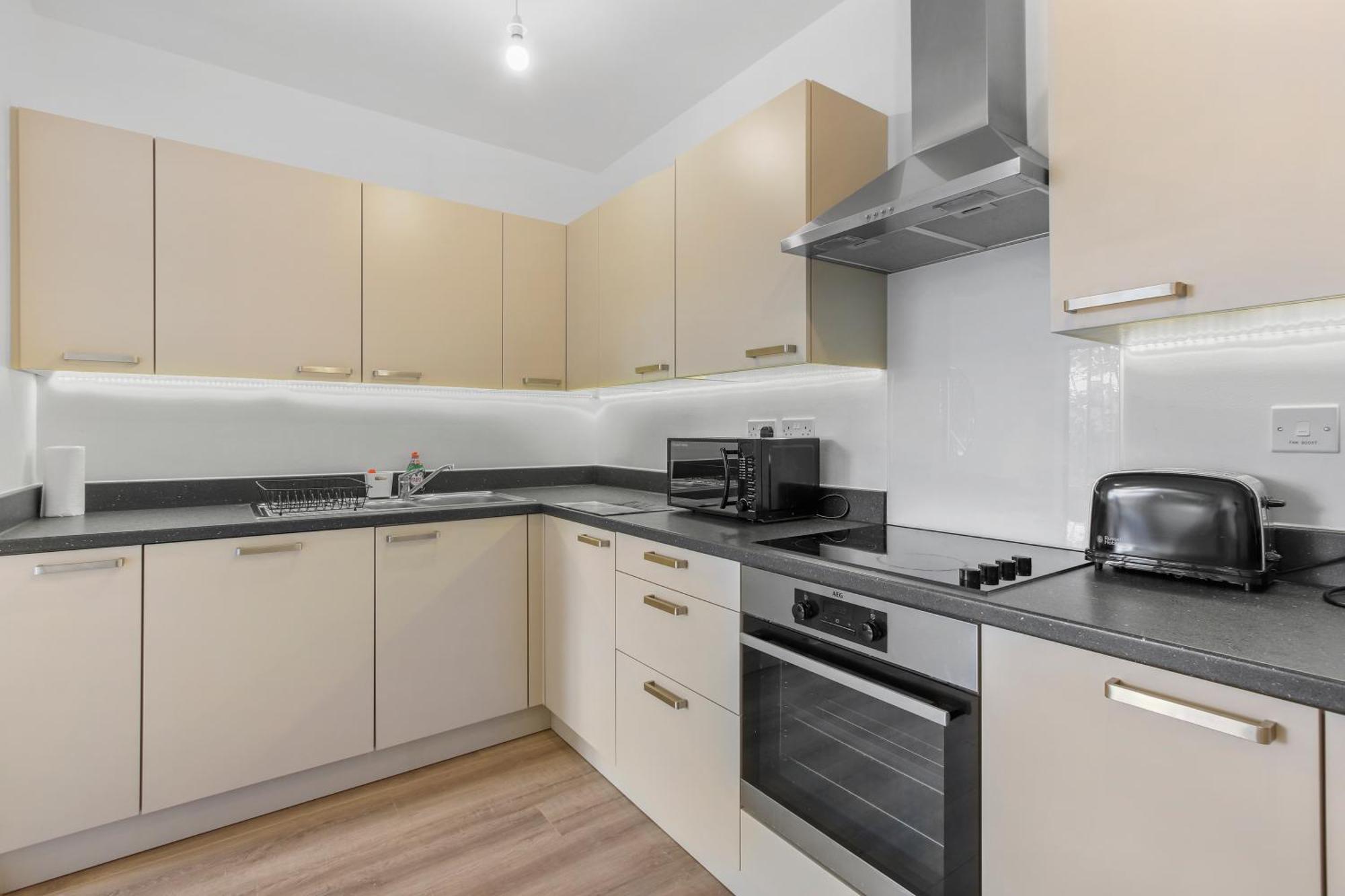 Centrally Located - Modern - 2bed - 2bath Appartement *