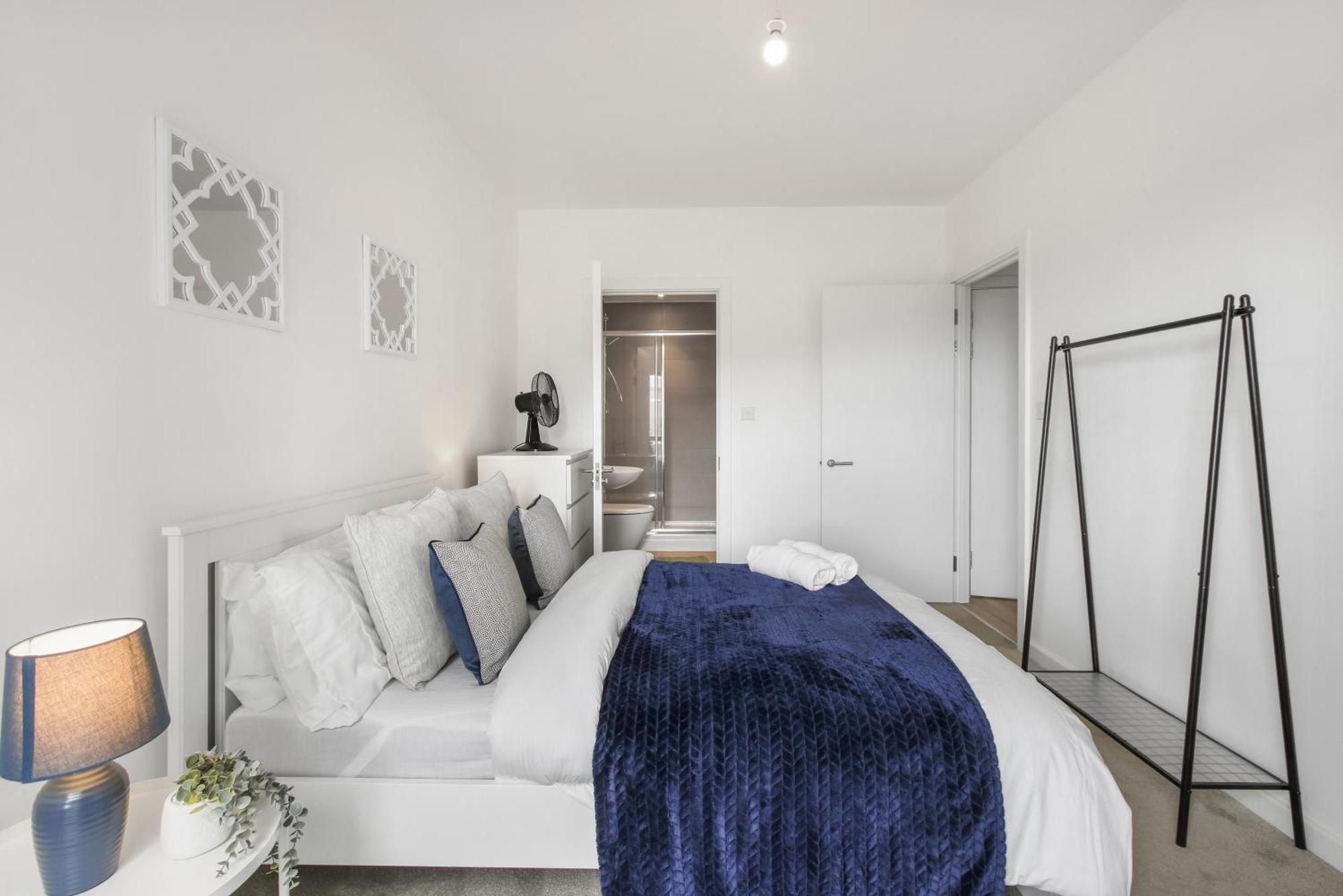Centrally Located - Modern - 2bed - 2bath * Londen