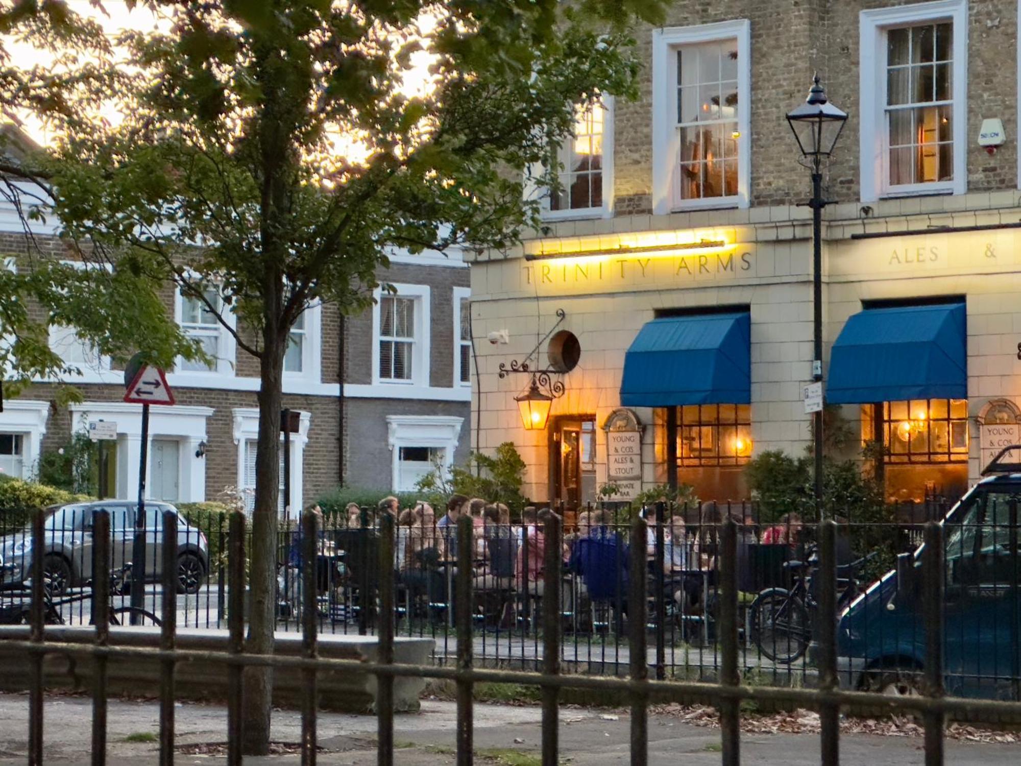 Artistic Pied-a-terre, Steps From The Tube, Moments From London's Heart