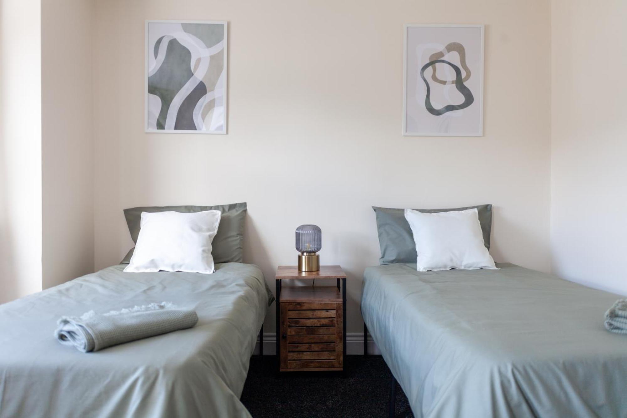 Arte Serviced Stratford - 3 Bedrooms 2 Bathrooms London, Stratford, Maryland, Free Parking, Garden, Weekly Or Monthly - Up To 8 Guests Ferienhaus