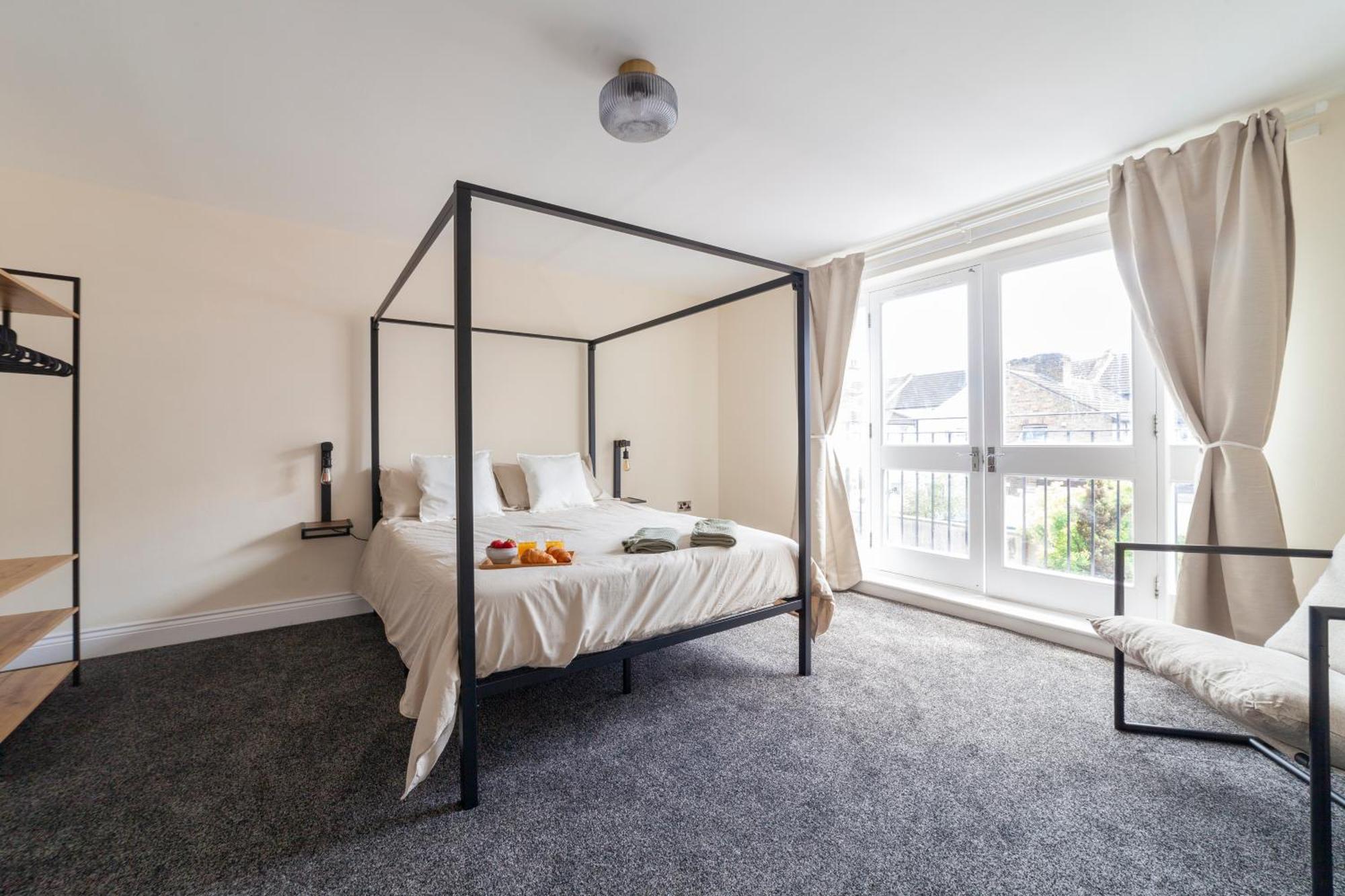Vakantiehuis Arte Serviced Stratford - 3 Bedrooms 2 Bathrooms London, Stratford, Maryland, Free Parking, Garden, Weekly Or Monthly - Up To 8 Guests
