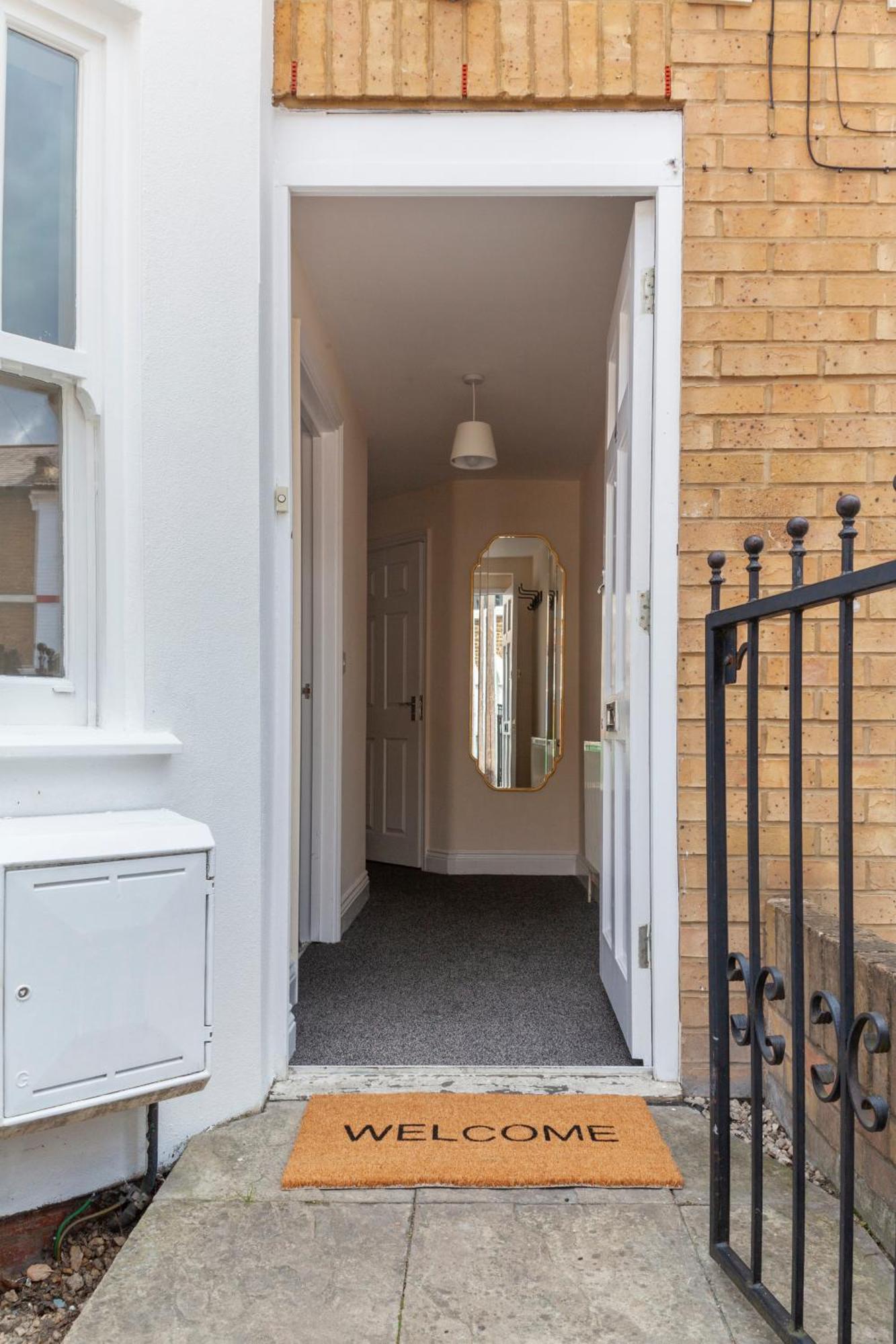 Arte Serviced Stratford - 3 Bedrooms 2 Bathrooms London, Stratford, Maryland, Free Parking, Garden, Weekly Or Monthly - Up To 8 Guests *