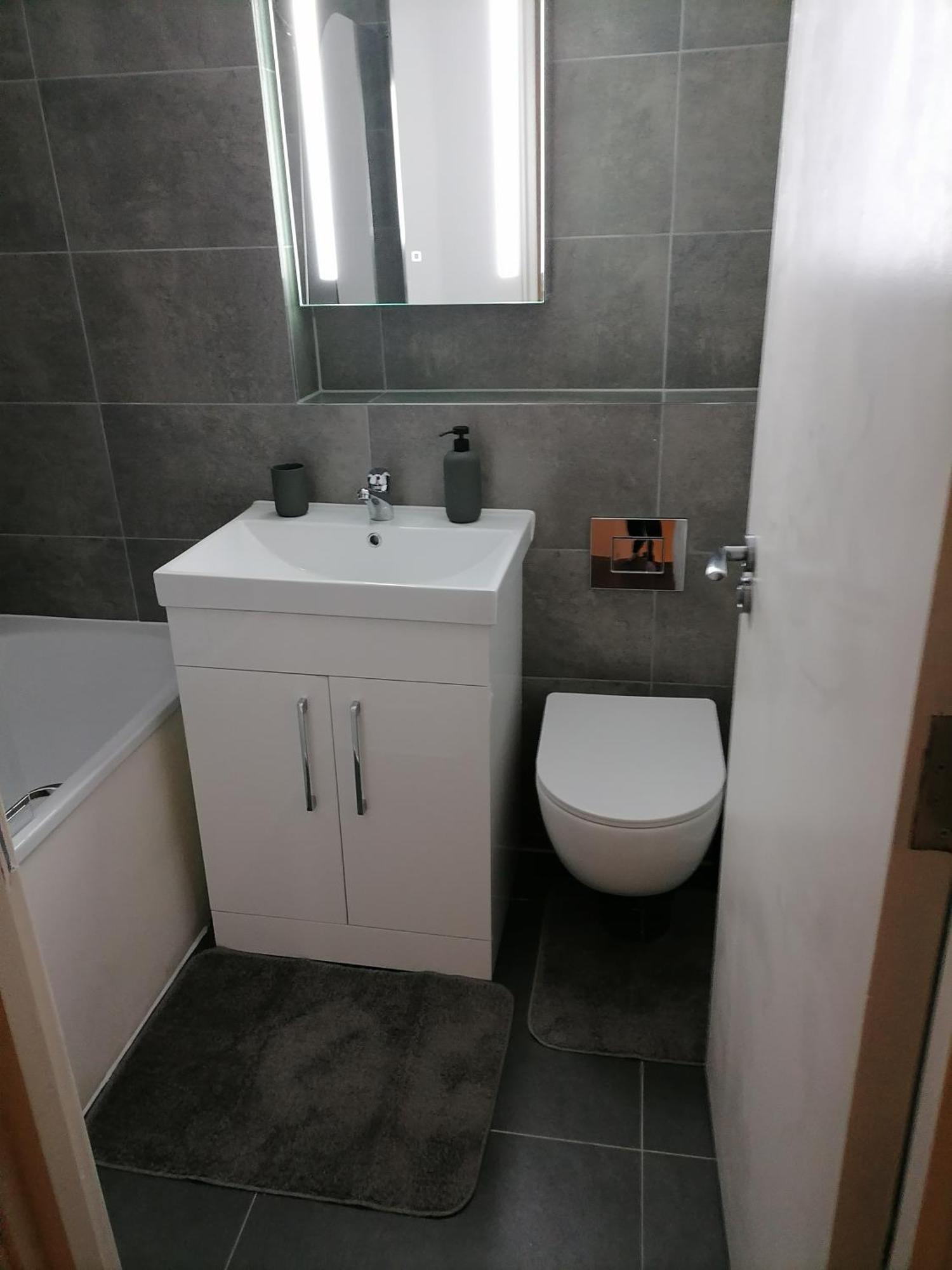 Hemans 0.8 Apartamento *
