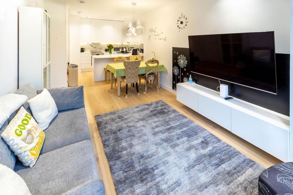 Modern Ealing Common Duplex Appartement Londen