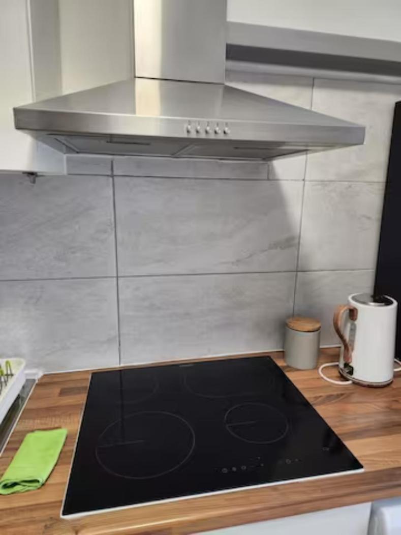 Flat: Quick Access, Refurbished 3-bed Near Station * London