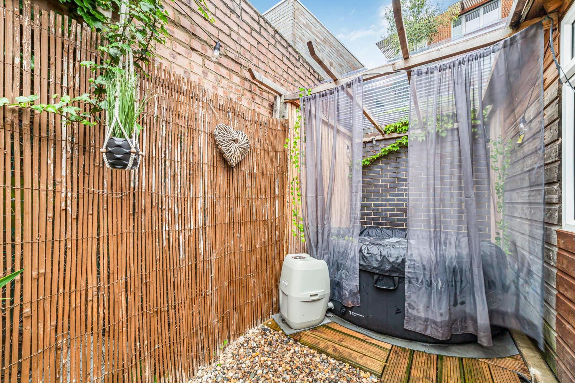 Ferienhaus 2bed Garden House W/hot Tub, Sauna & Cinema London