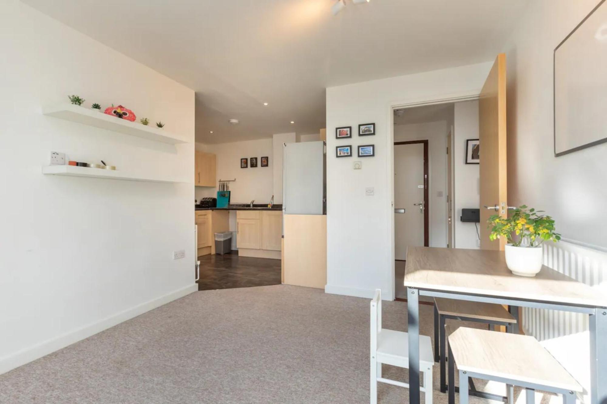 Bright & Airy 1 Bedroom In Trendy Peckham London