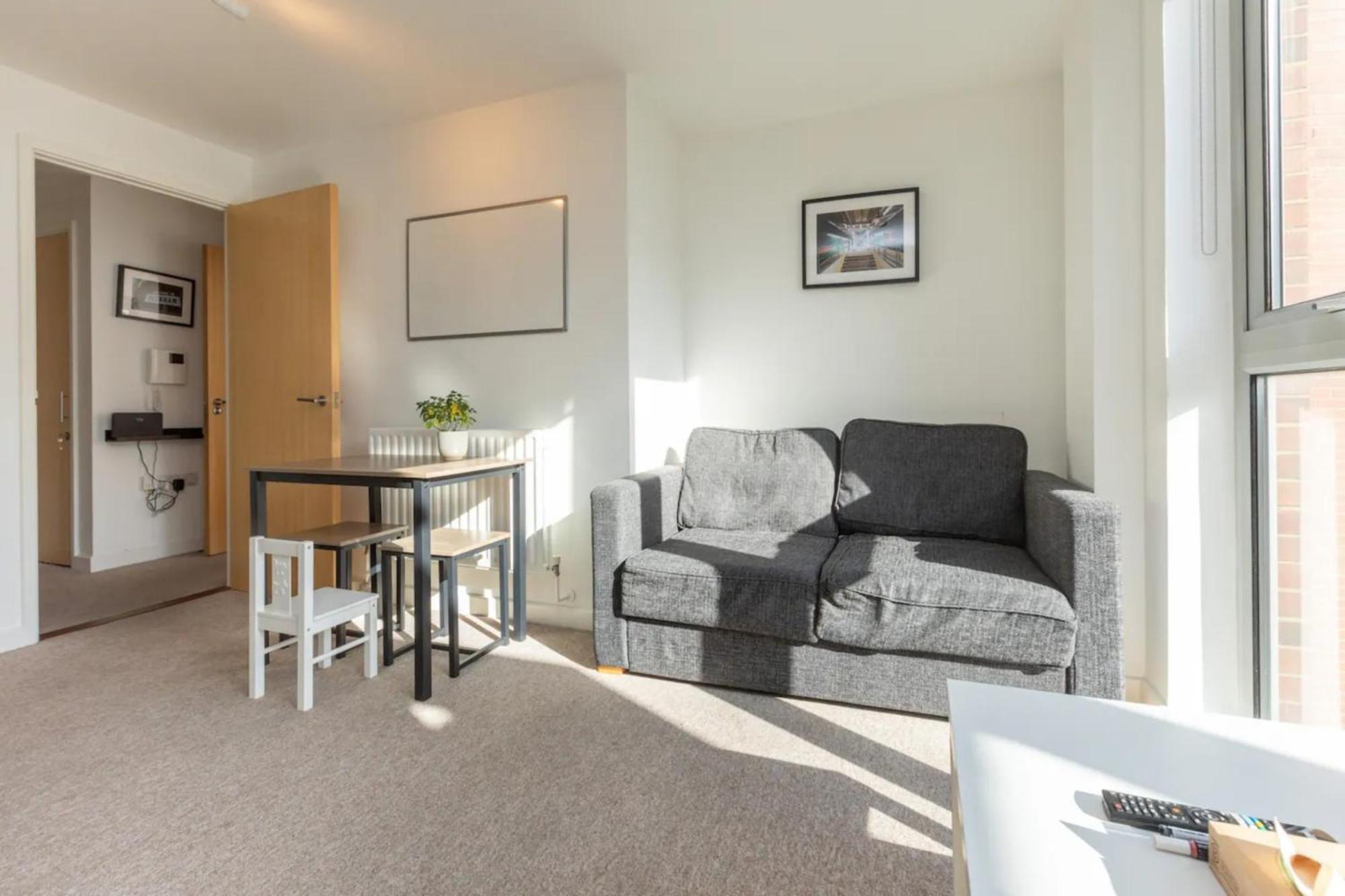 Bright & Airy 1 Bedroom In Trendy Peckham Apartment London