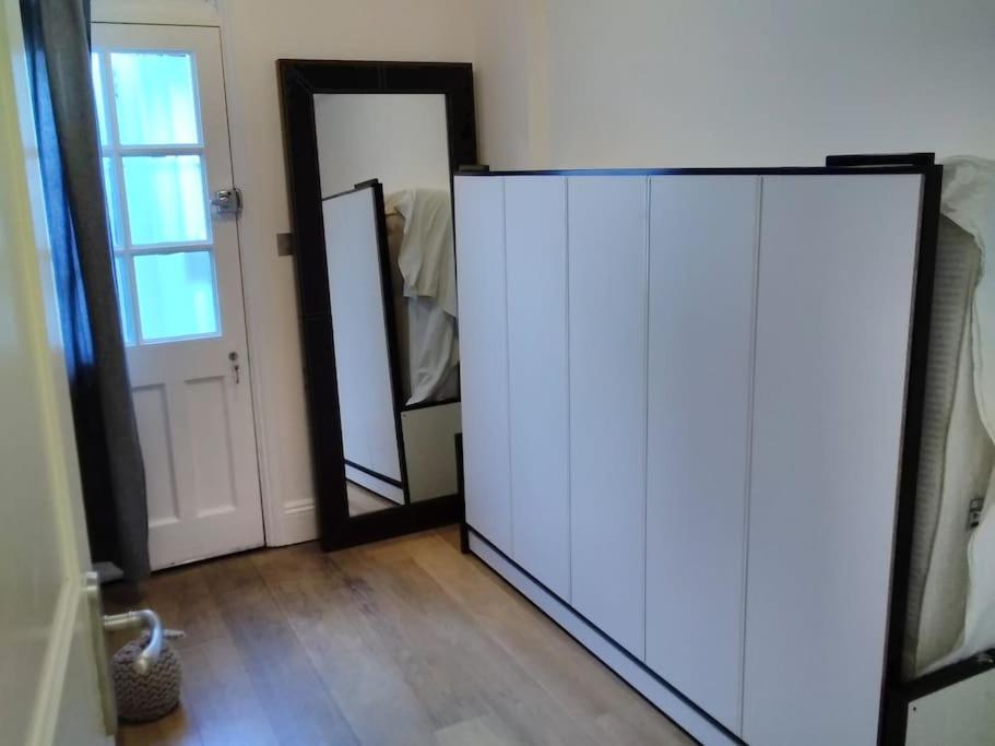 Superior 5* Kensington, Flat + Free Wi-fi *