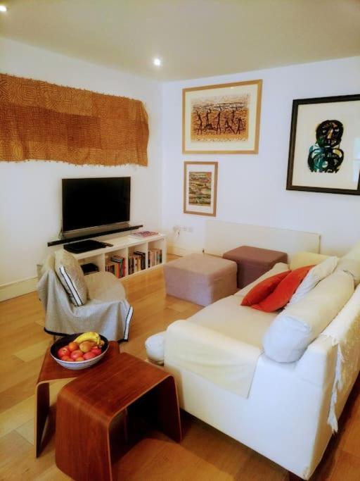 Superior 5* Kensington, Flat + Free Wi-fi