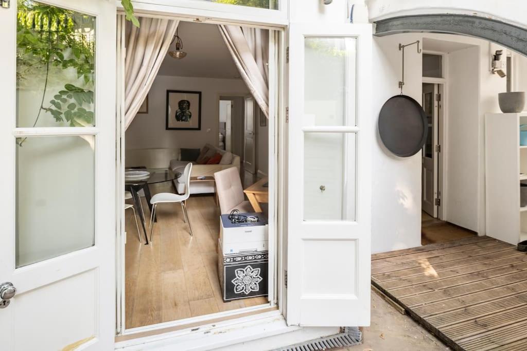 Superior 5* Kensington, Flat + Free Wi-fi Apartment *
