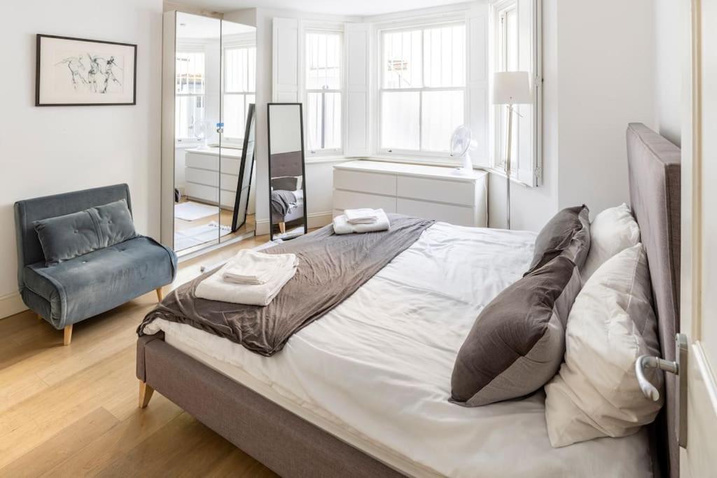 Superior 5* Kensington, Flat + Free Wi-fi London