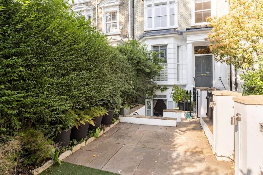 Superior 5* Kensington, Flat + Free Wi-fi London
