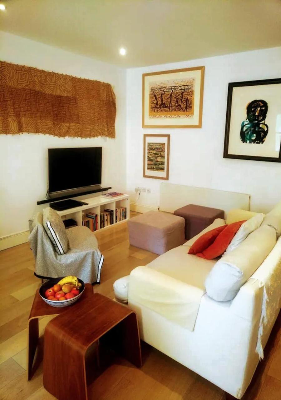 Superior 5* Kensington, Flat + Free Wi-fi London