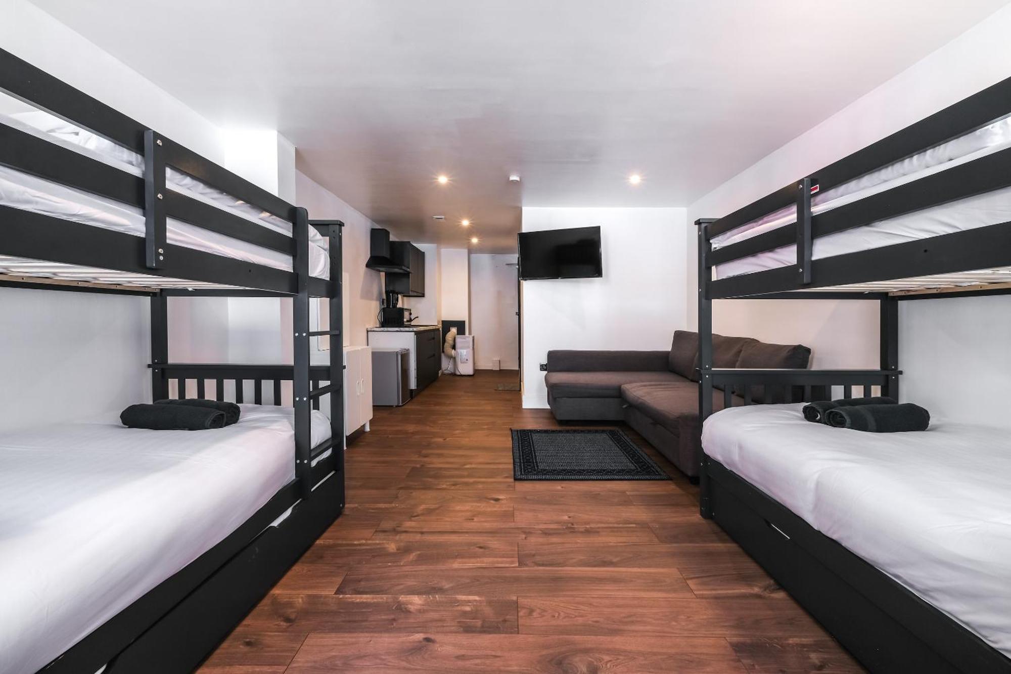 Piccadilly Wonderland Sleep 8 Vra London