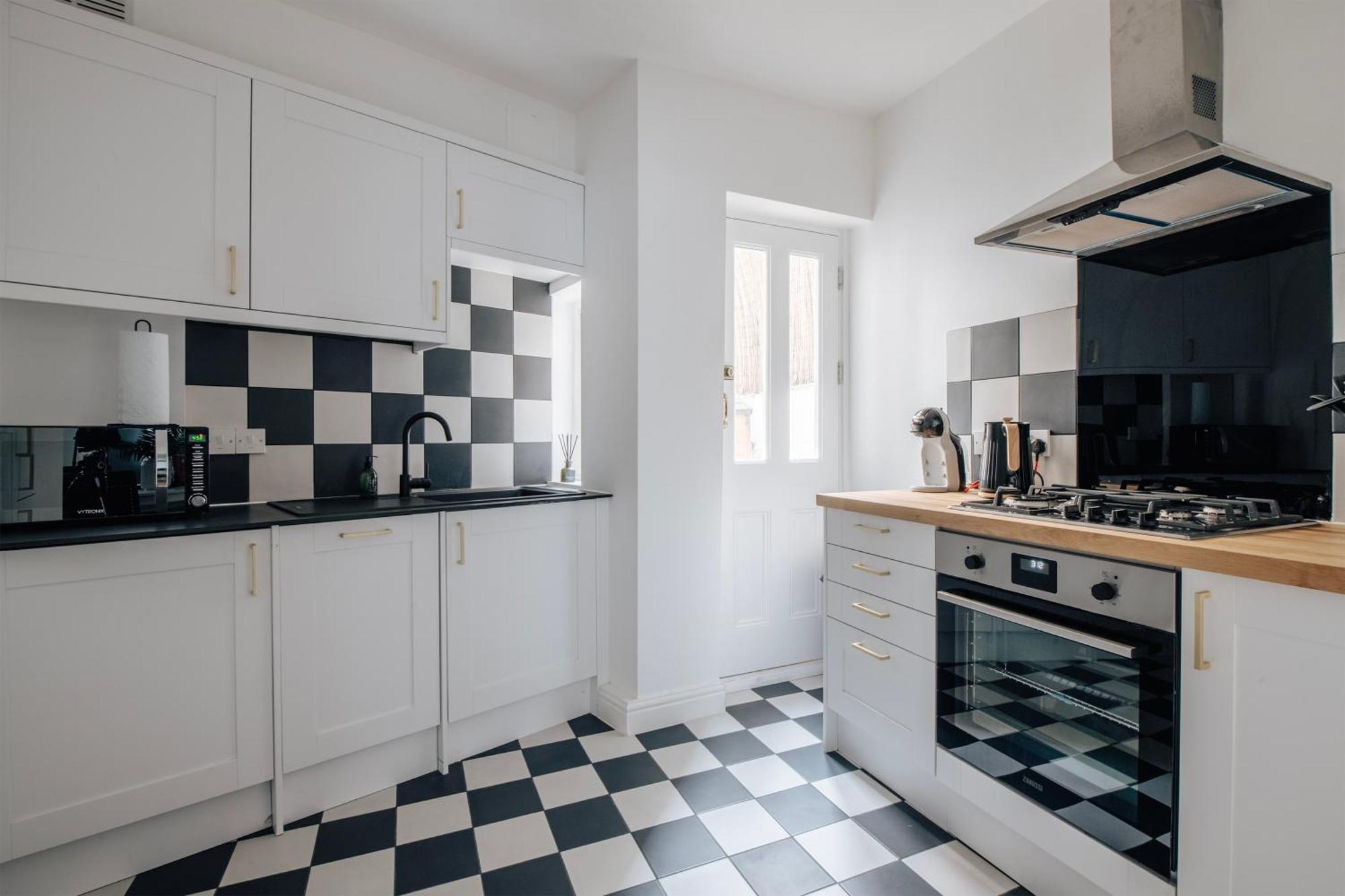 Chic 1 Bed Flat Zone 2 Hampstead Swiss Apartment