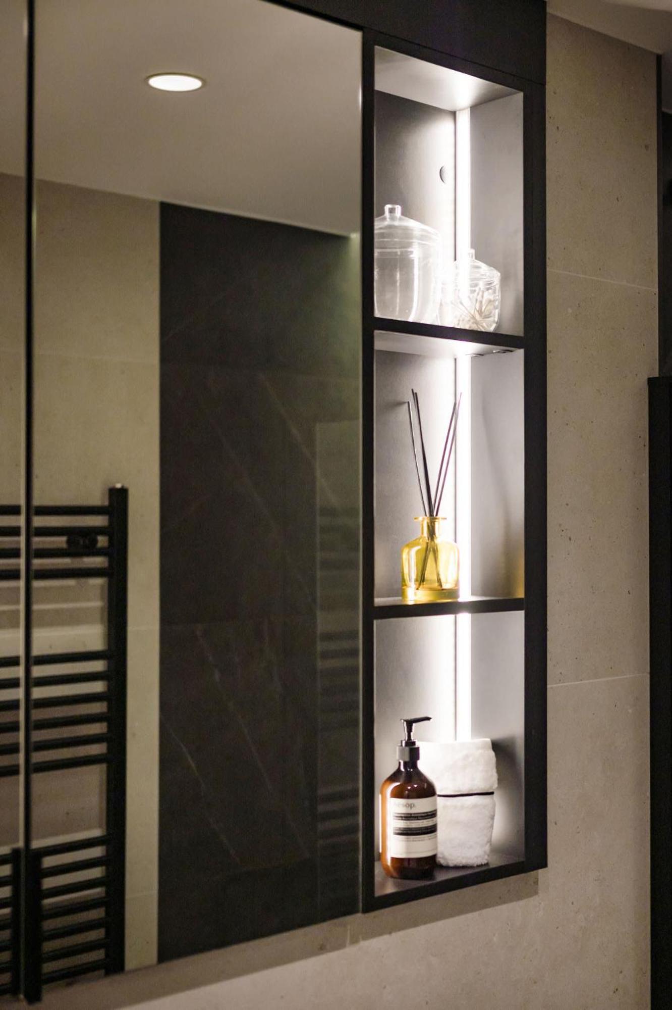 The Modern Glasshouse Apartment *