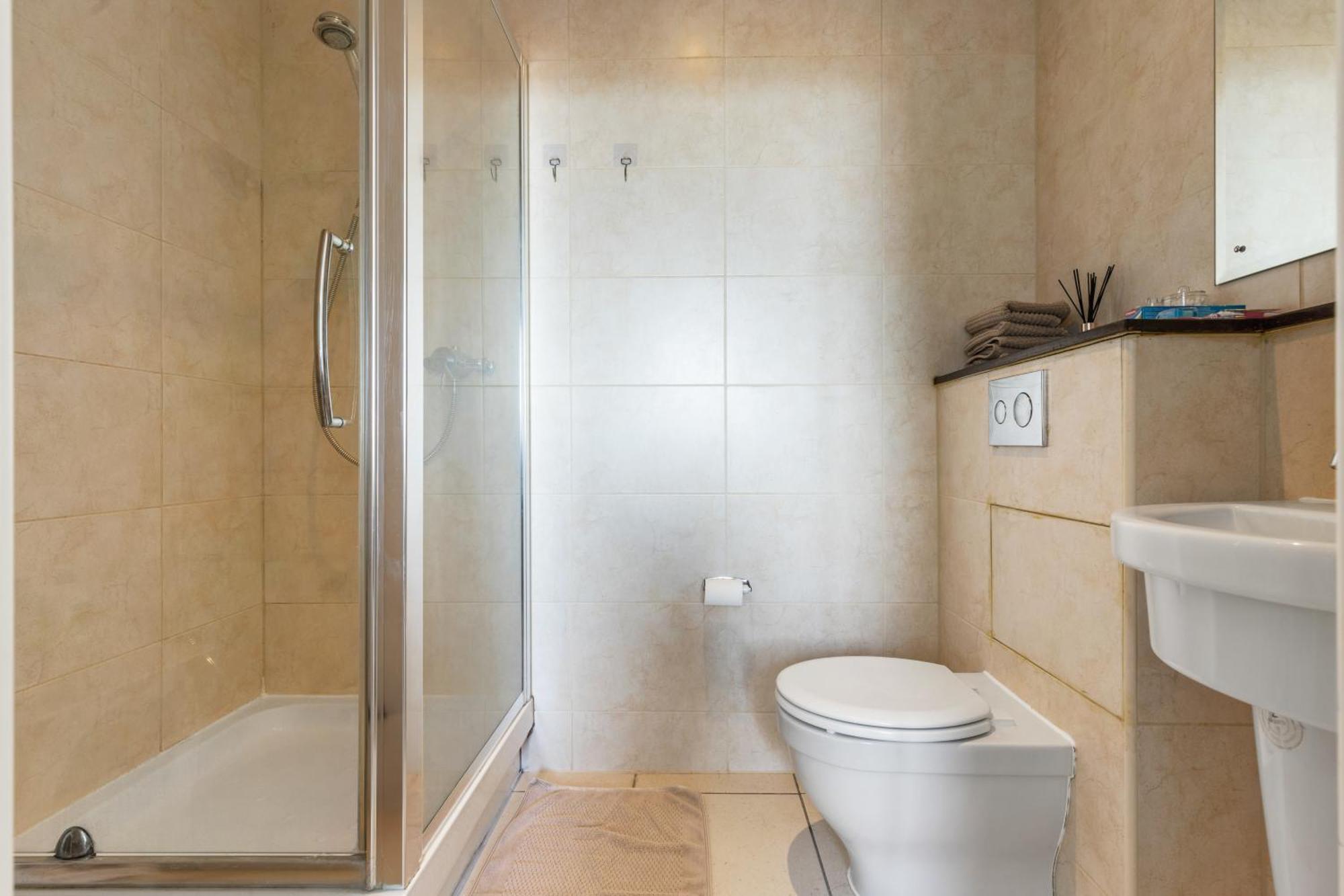 Appartement View Short Walk To Tower Bridge, Free Car Parking Londen