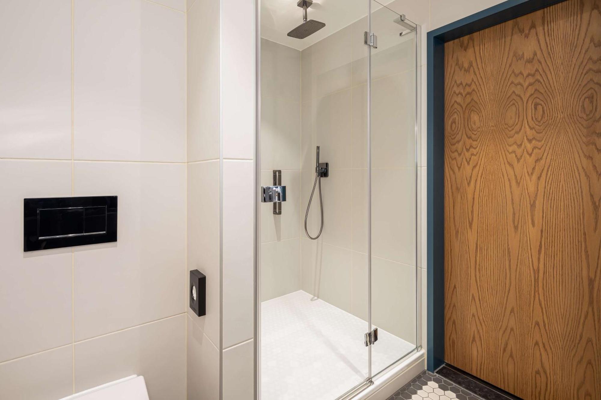 Hotel The Gantry London, Curio Collection By Hilton London