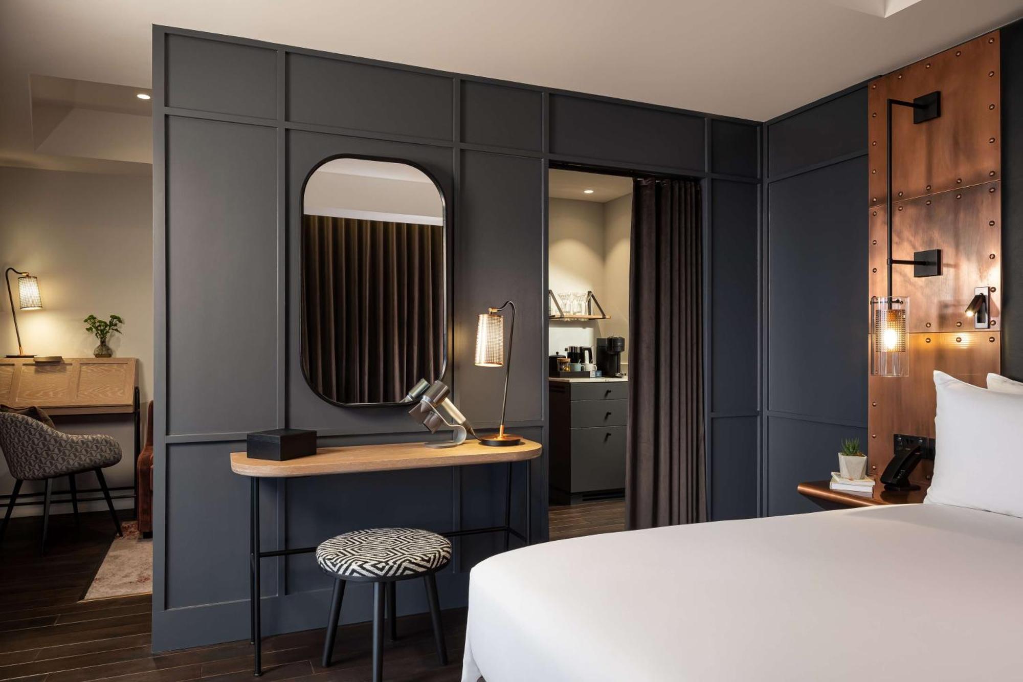 Hotel The Gantry London, Curio Collection By Hilton