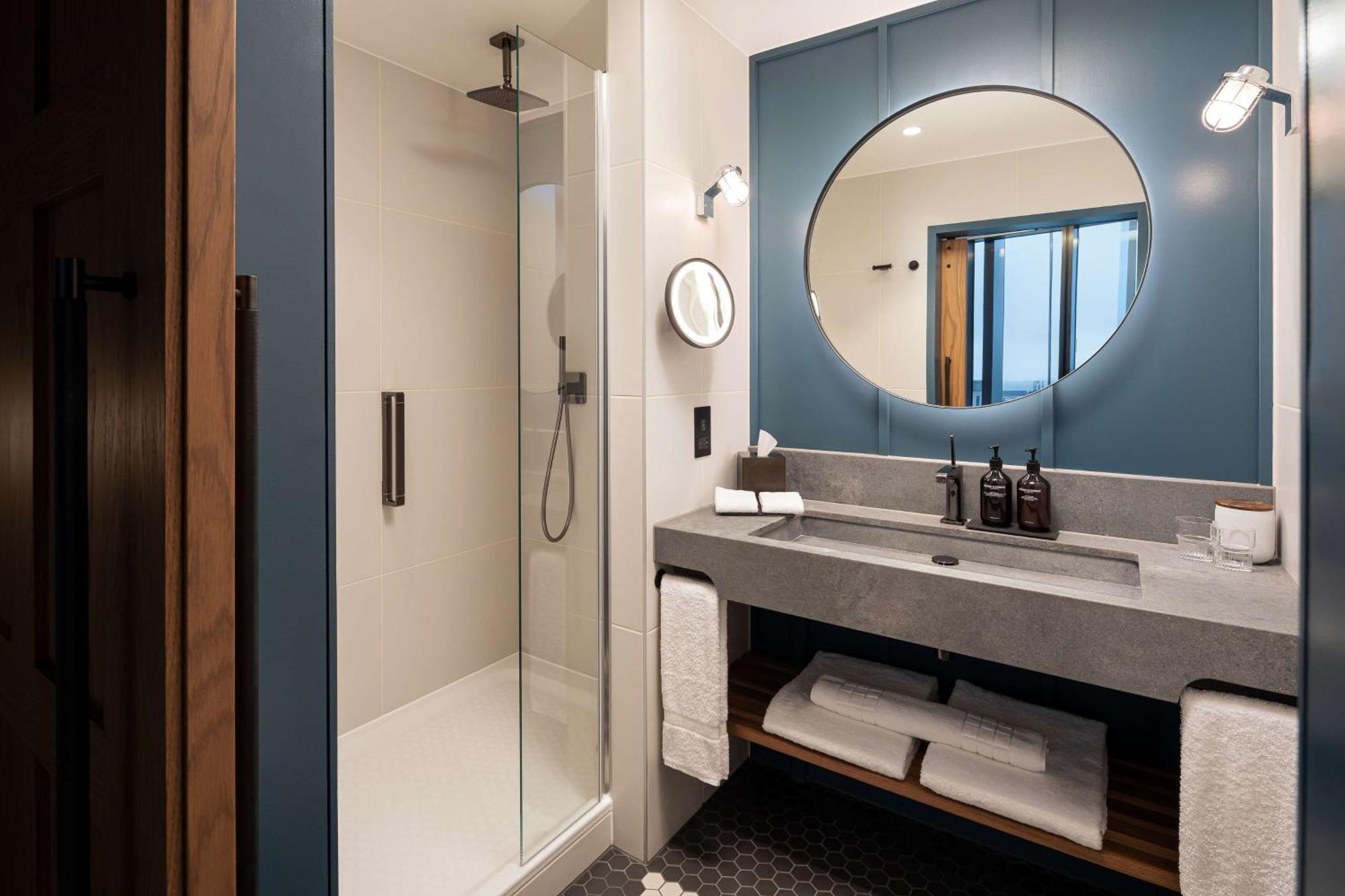 Hotel The Gantry London, Curio Collection By Hilton 4*