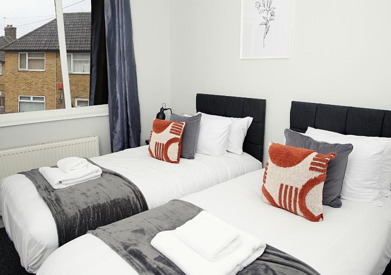 Family-friendly 3-bed House With Parking Near O2 Apartamento *