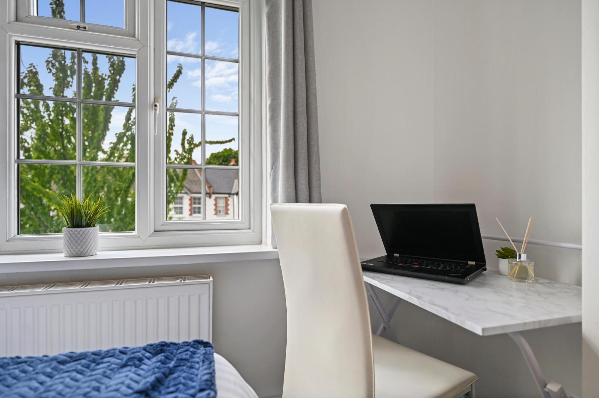Lux Modern 2bd Near & Heathrow Easy Fast
