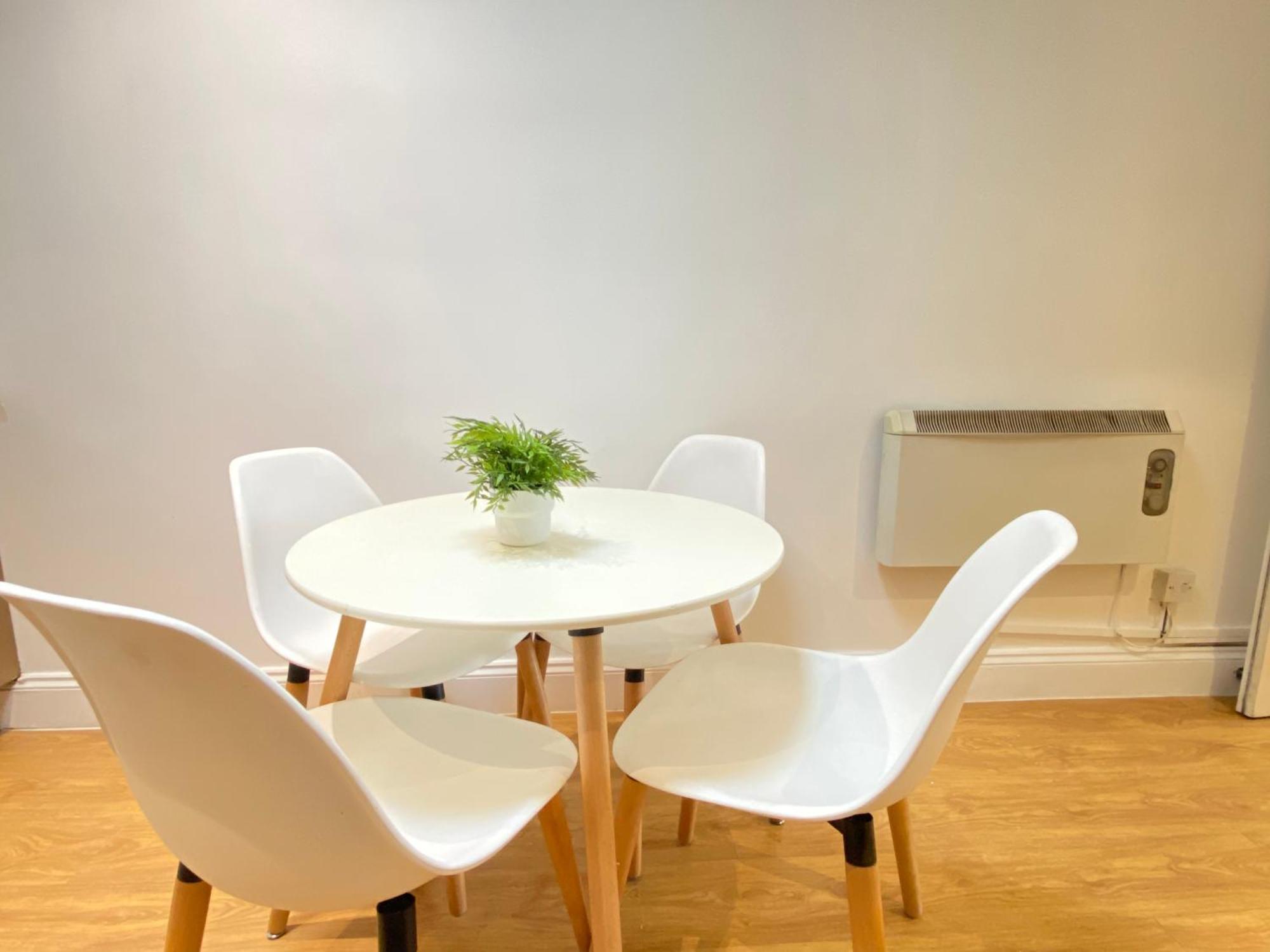 Lovely 2-bed Flat In *