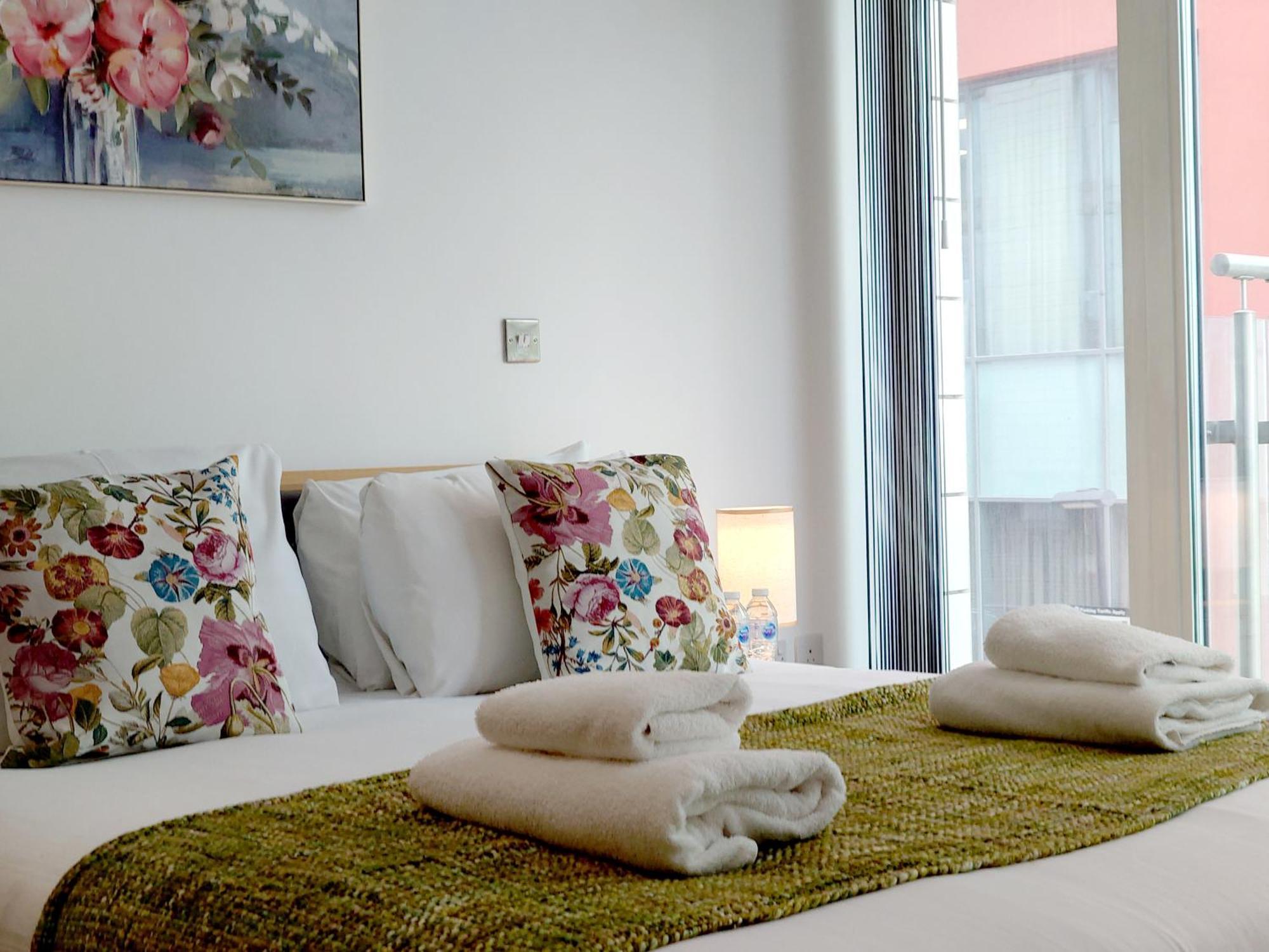 Fully Serviced Two Bed By Excel & O2 Appartement Londen