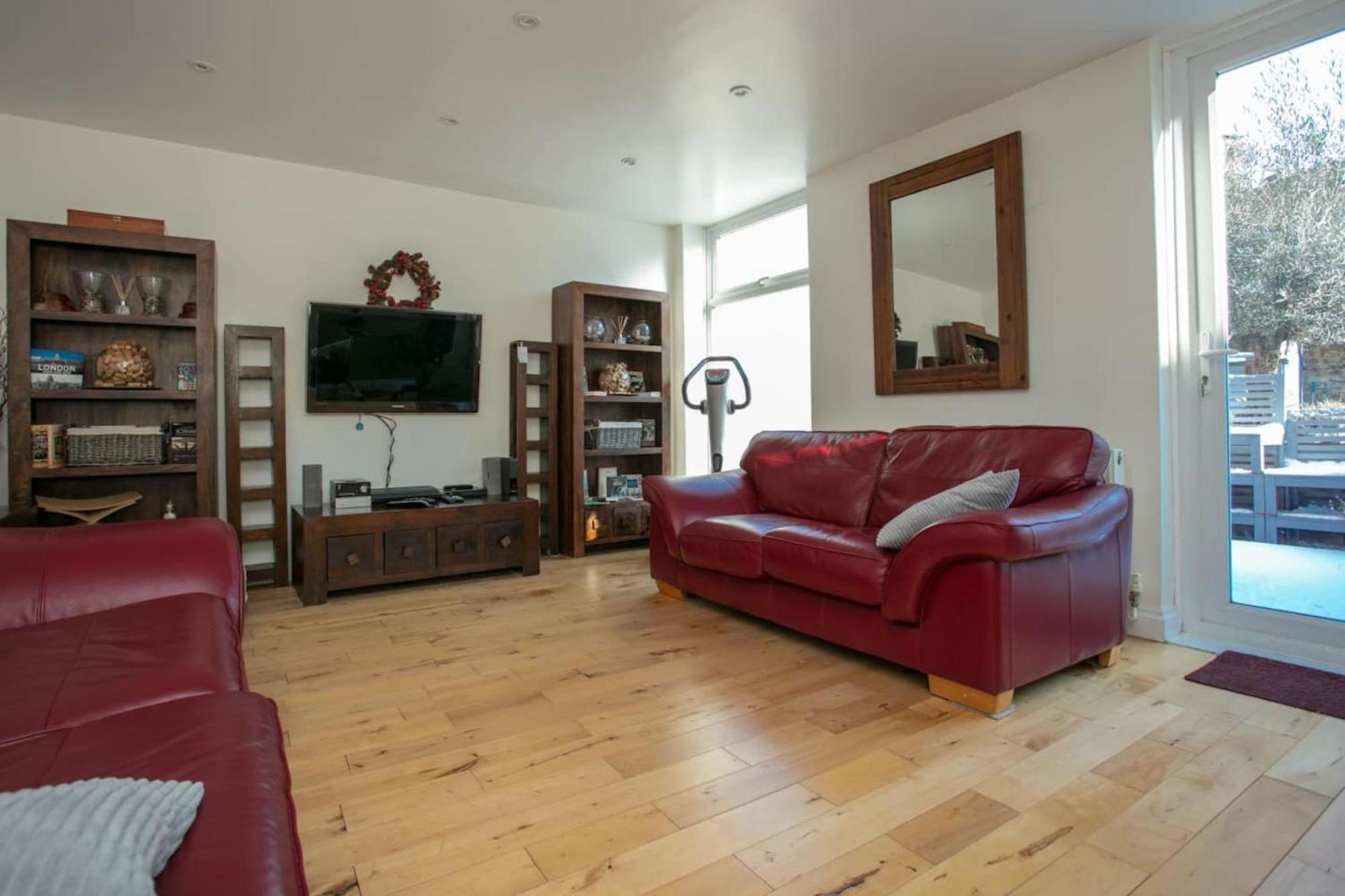 Stunning 3 Bedroom House With Garden In Battersea Apartment