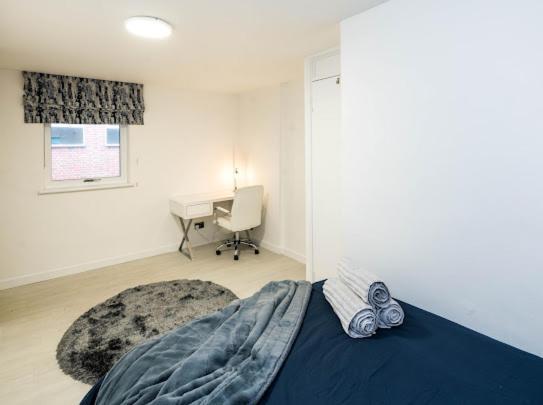 Apartment New Modern Hybrid 4 Bedroom 7 Bed 9 Guest Capacity