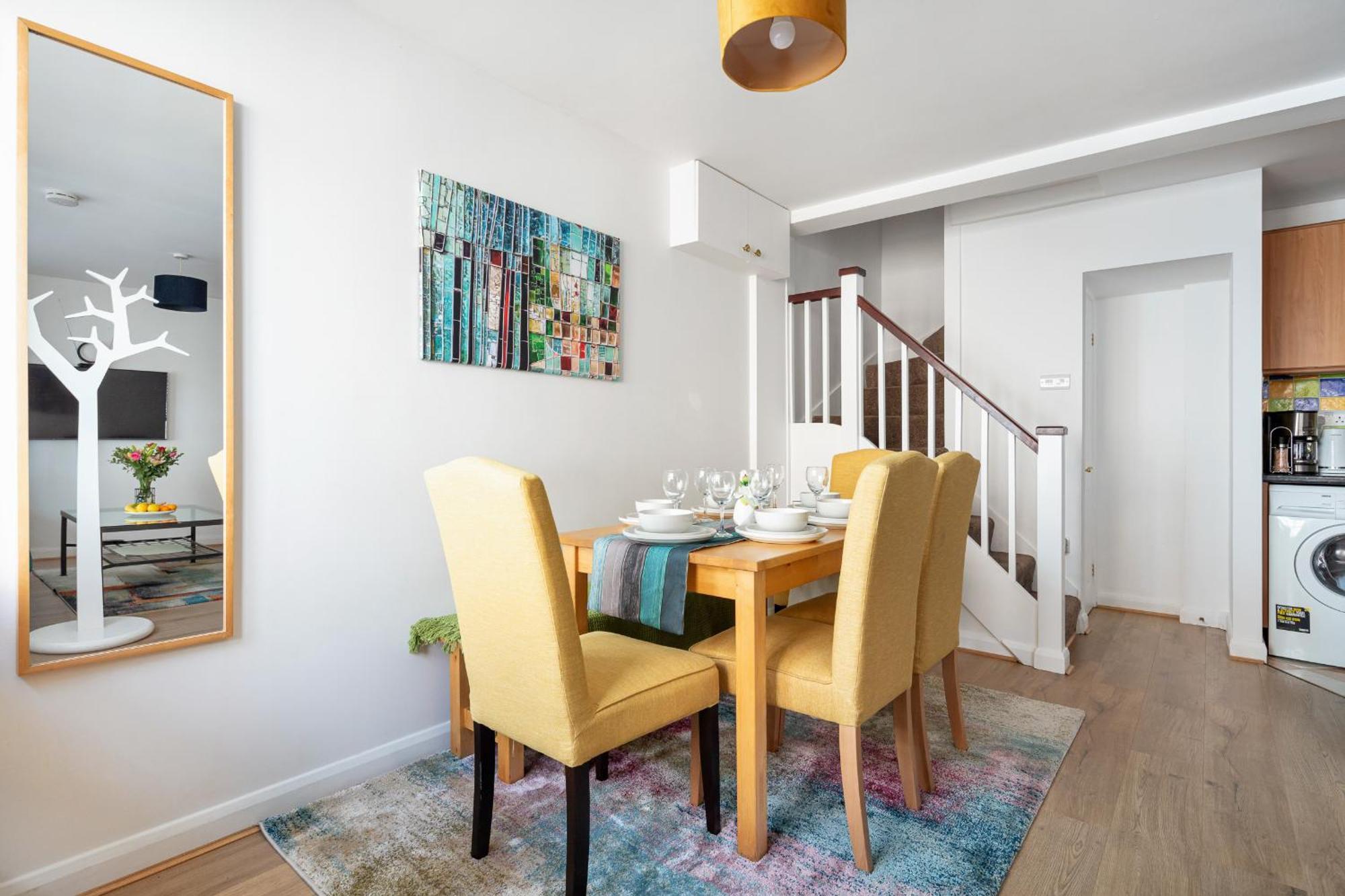 - Cozy 3 Bed House On A Quiet Mews - Holiday home London