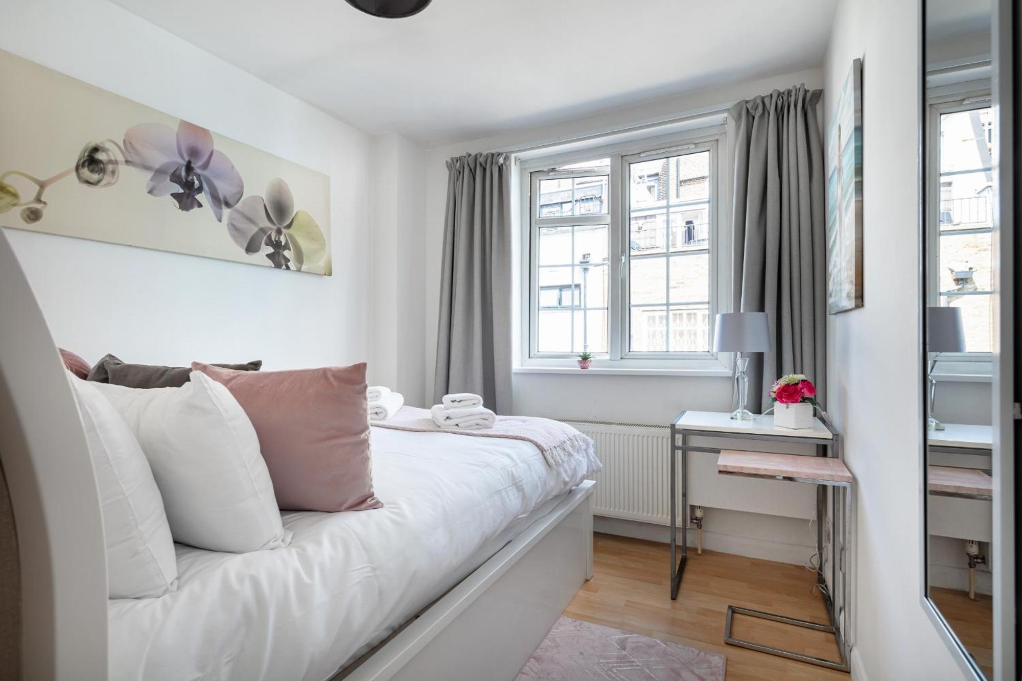 - Cozy 3 Bed House On A Quiet Mews - * London