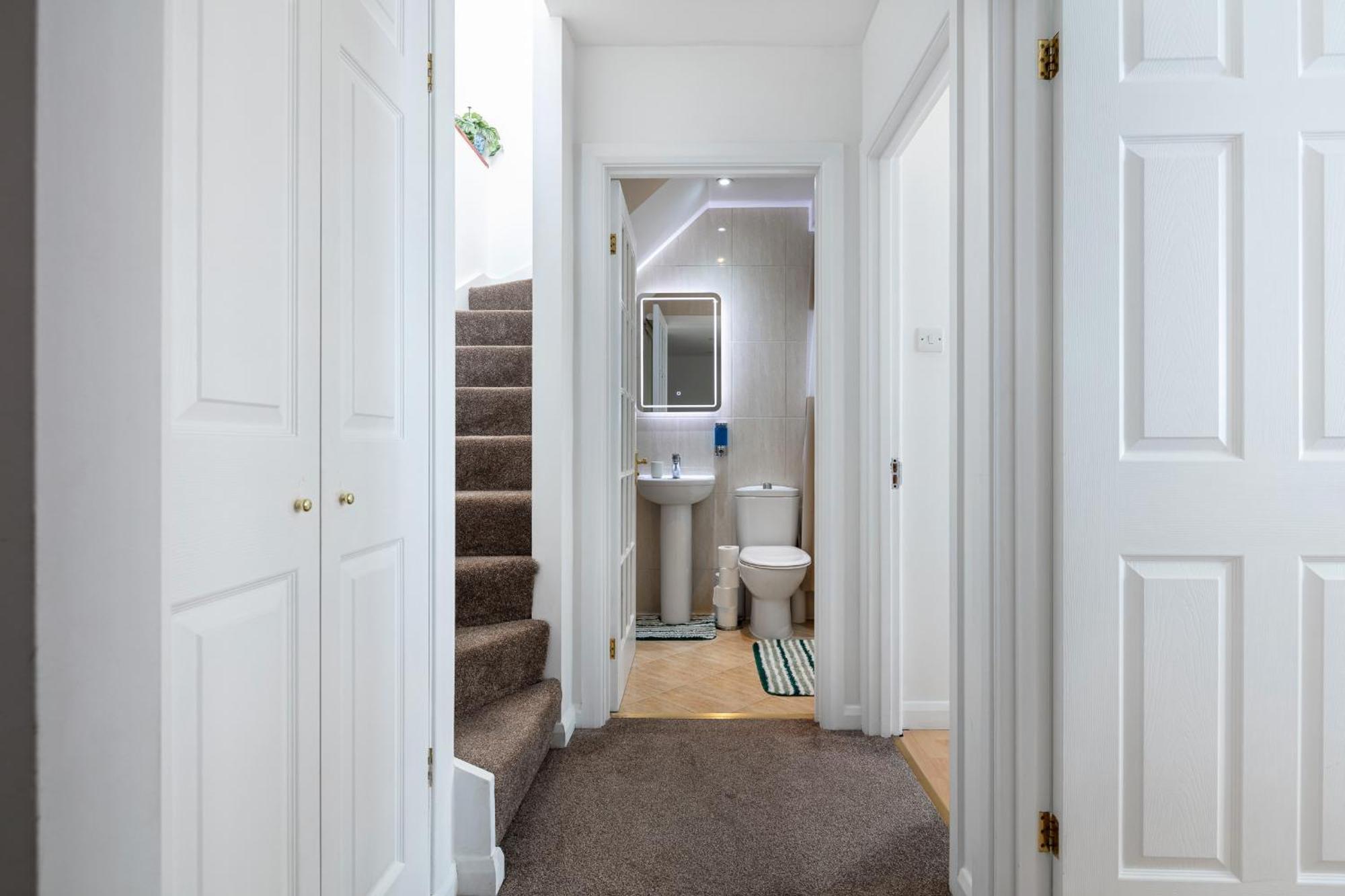 - Cozy 3 Bed House On A Quiet Mews - * London