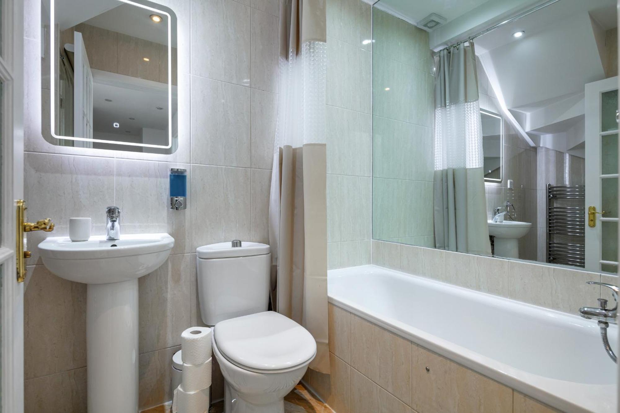 - Cozy 3 Bed House On A Quiet Mews - Holiday home *
