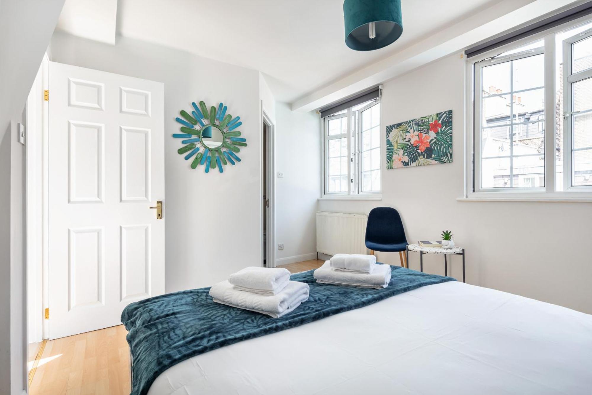 Holiday home - Cozy 3 Bed House On A Quiet Mews - *