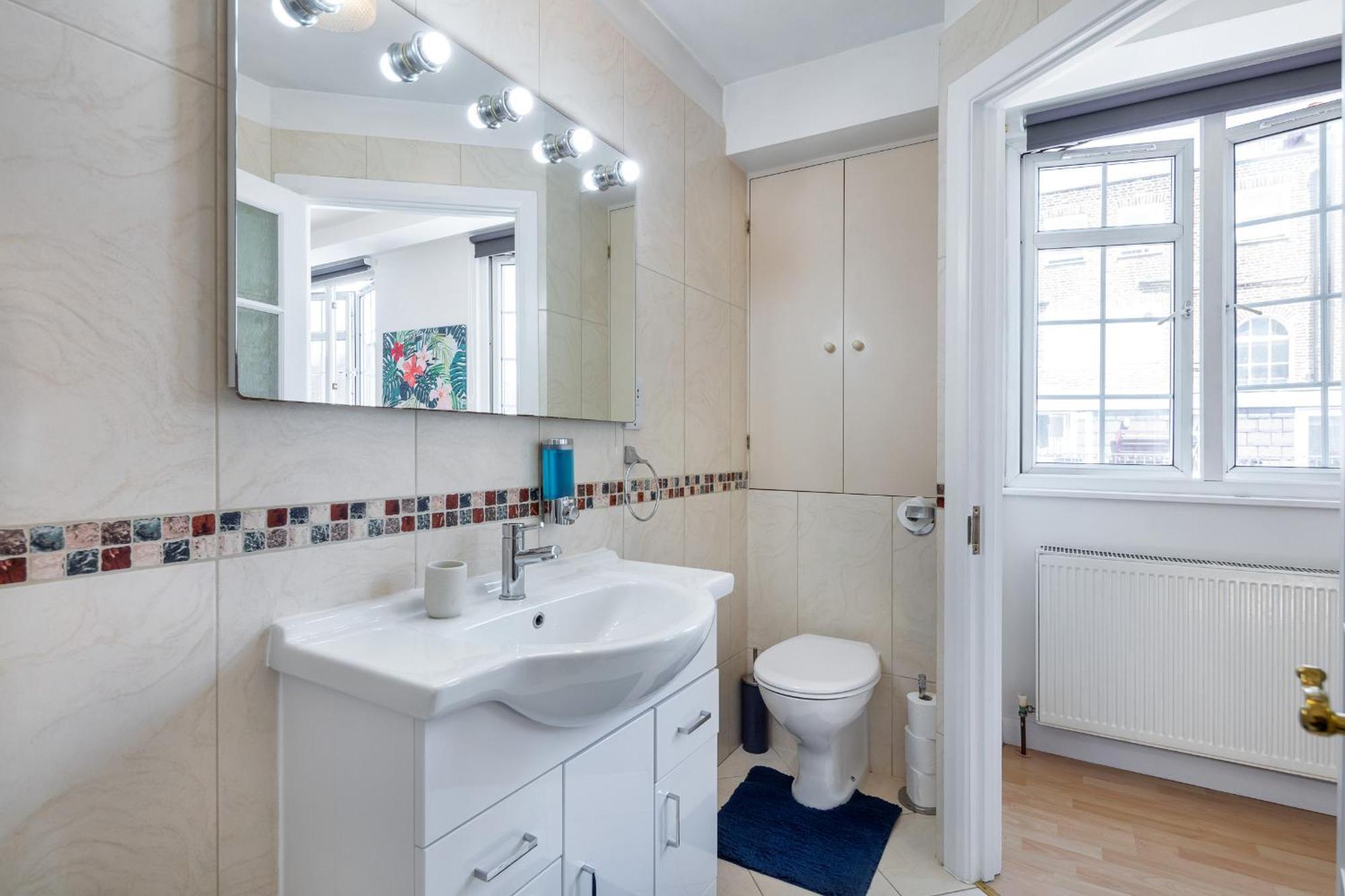 Holiday home - Cozy 3 Bed House On A Quiet Mews - *