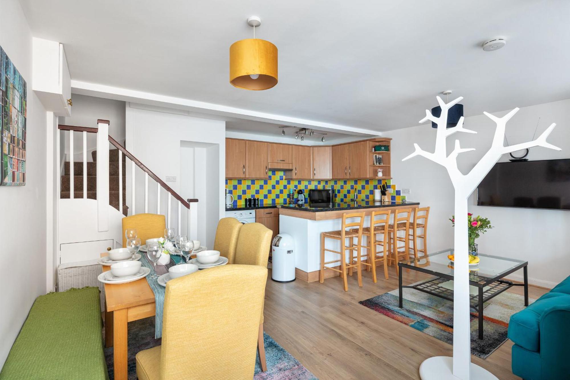 - Cozy 3 Bed House On A Quiet Mews - London