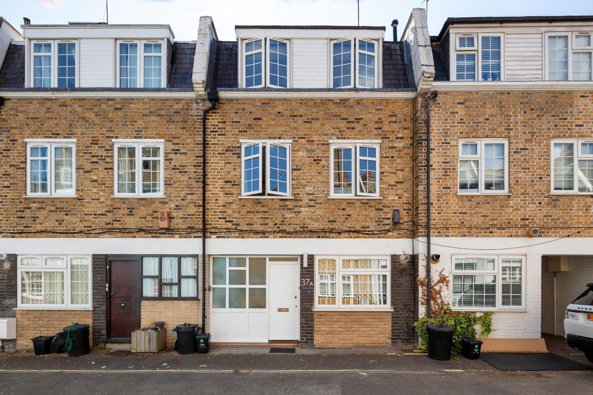 Holiday home - Cozy 3 Bed House On A Quiet Mews -