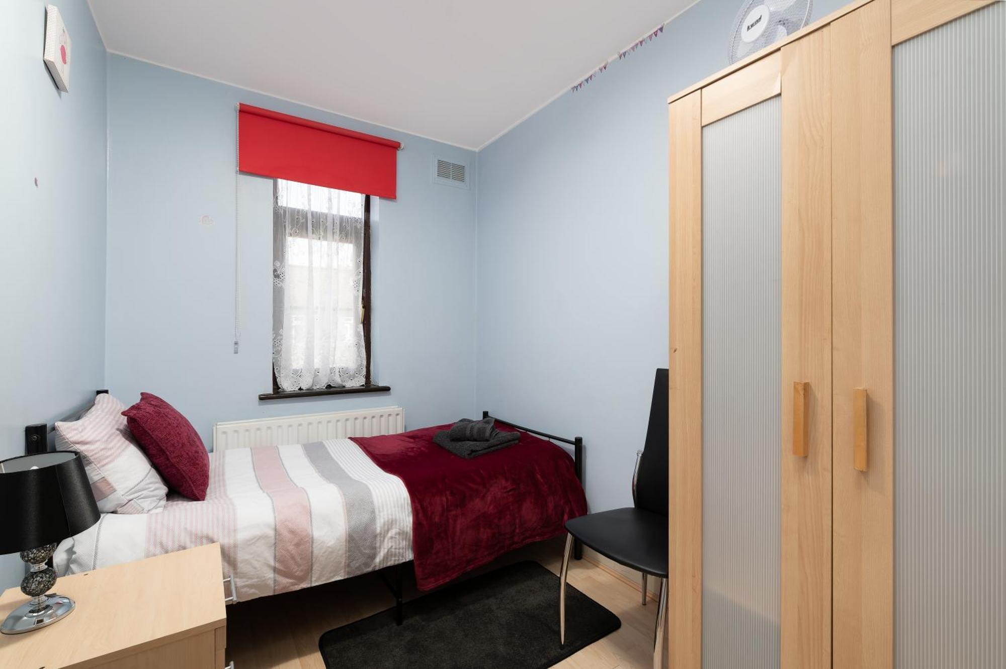 Apartment Excel 5min Custom House Station Parking Wifi Sleeps 6 *