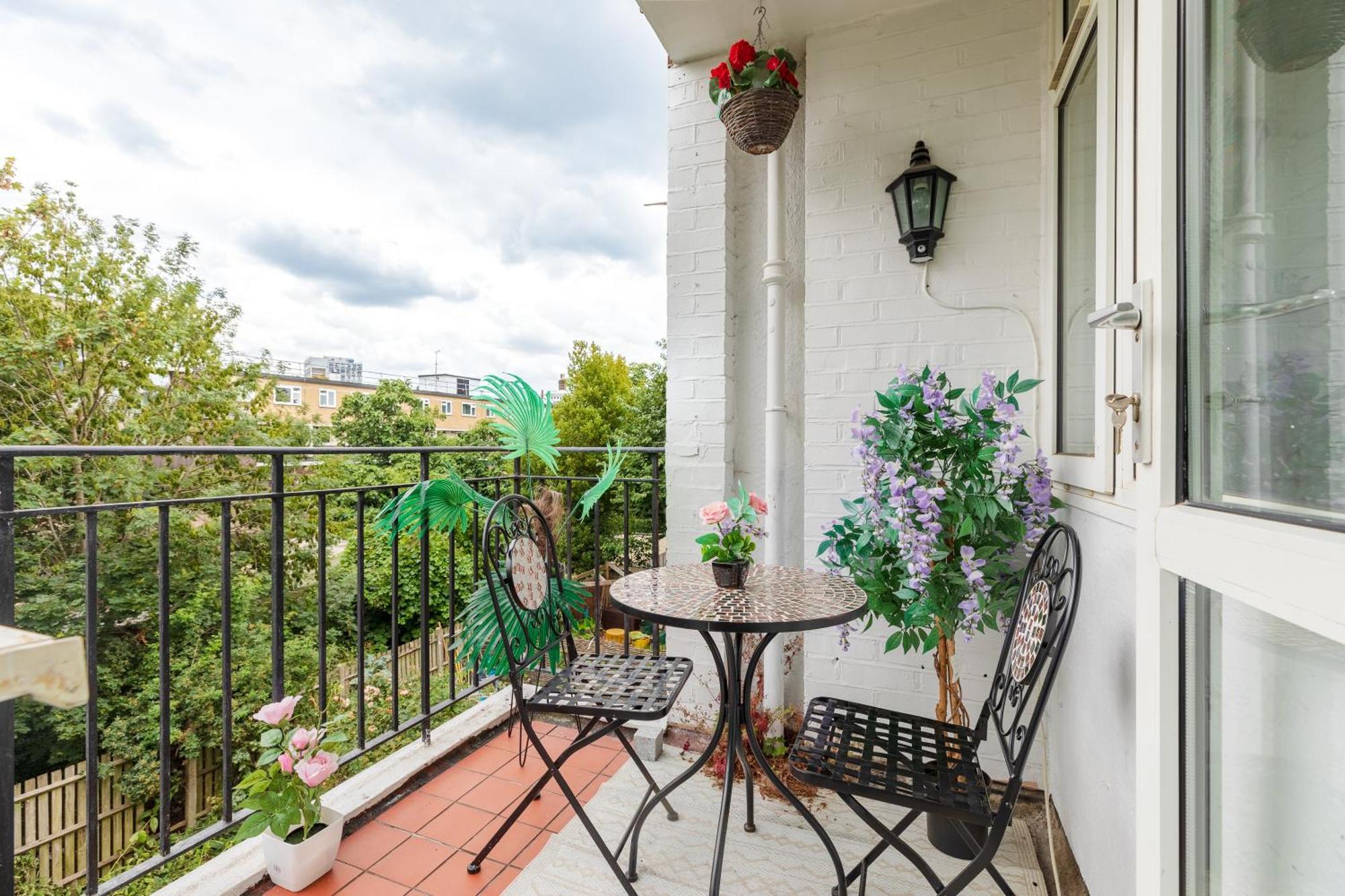 Cosy 3 Bed Flat Ideal For Trips To London