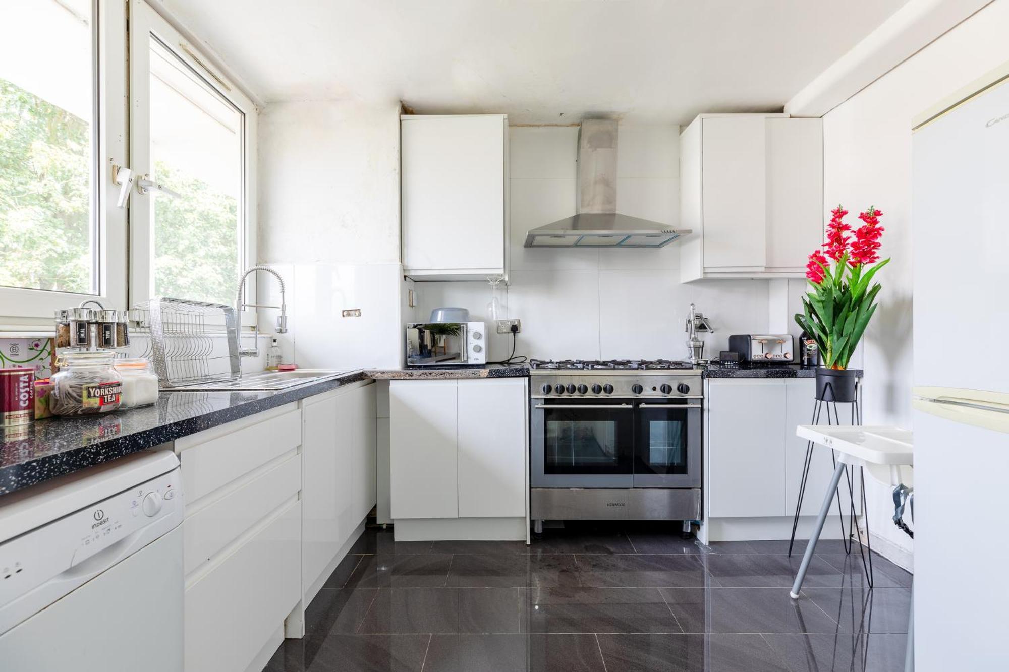 Cosy 3 Bed Flat Ideal For Trips To
